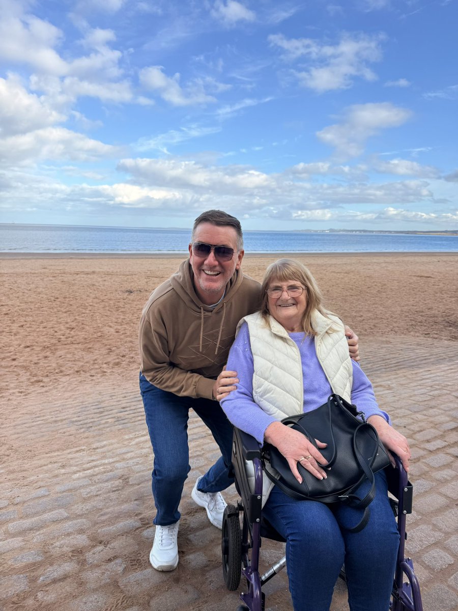 HM071977's tweet image. Fresh air Friday with my pal &amp;amp; the Sun even tried to make an appearance. #mum #scotland #edinburgh