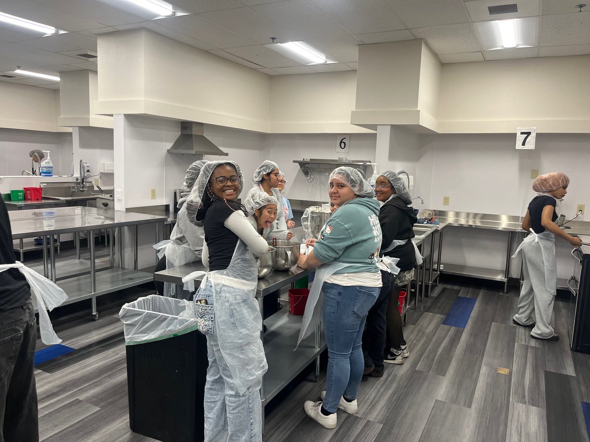 Desert Pines Magnet tweet media