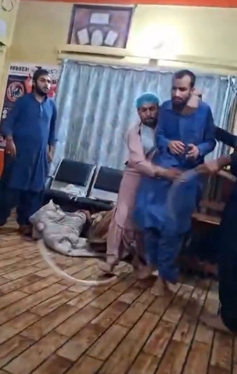 syed_mion's tweet photo. بحالی مراکز میں پیش آنے والے مبینہ تشدد کے واقعات پر شدید تشویش کا اظہار کیا جا رہا ہے۔ عوامی حلقوں کا کہنا ہے کہ “اس طرح کا سلوک تو کسی جانور کے ساتھ بھی نہیں کیا جاتا، یہ ظلم کی انتہا ہے https://t.co/NRl9Dsmzmp