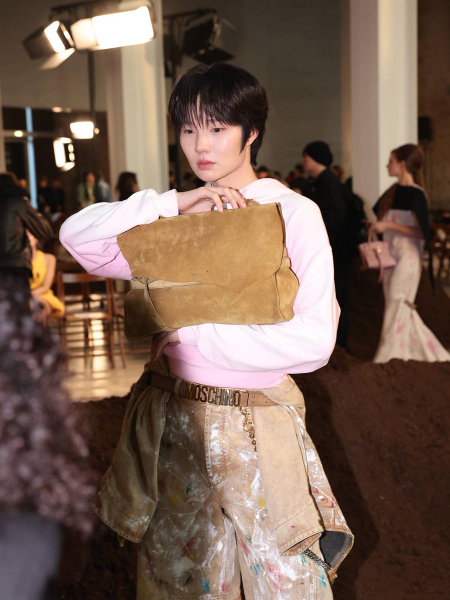 Ready for the runway! 

<a href="/harit_keng/">Harit_keng (DuckMan 🦆)</a> and <a href="/nampingnapat/">Namping</a> make their highly anticipated appearance at the MOSCHINO MILAN FASHION WEEK 2026. 

KENG NAMPING IN MFW26
#MOSCHINOXKENGNAMPING
<a href="/Moschino/">Moschino</a> #MoschinoFW26
#Moschino #MFW