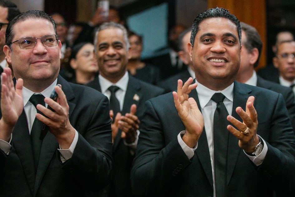 SanzLovaton's tweet photo. Hoy escuché al Presidente, sí. Pero, más que eso, escuché al amigo que conozco desde hace más de 30 años. Aquel muchacho que soñaba con honrar el legado de su padre y servir a su país.

Al verlo hoy rendir cuentas ante la nación, puedo decir con convicción que estamos construyendo algo especial.

Dios con nosotros. ¡Vamos! 🇩🇴

#CuentasClarasRD 
#SigamosCambiandoRD