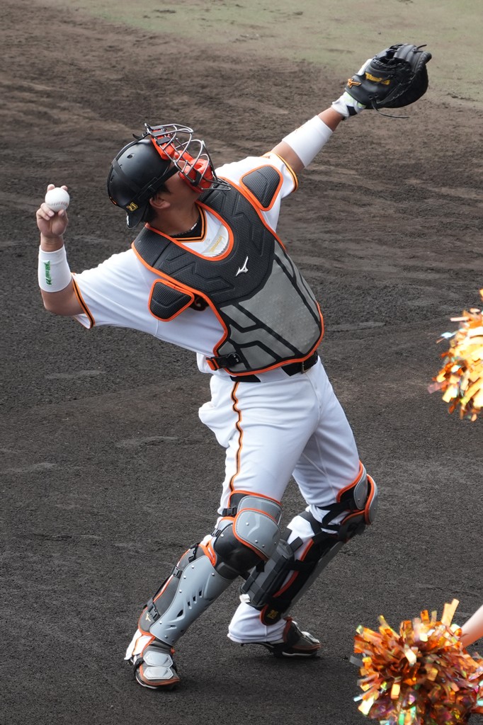 20260223那覇キャンプ 7番キャッチャー大城卓三！ サインボールを