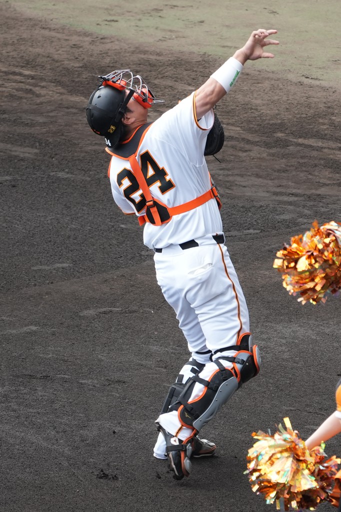 20260223那覇キャンプ 7番キャッチャー大城卓三！ サインボールを