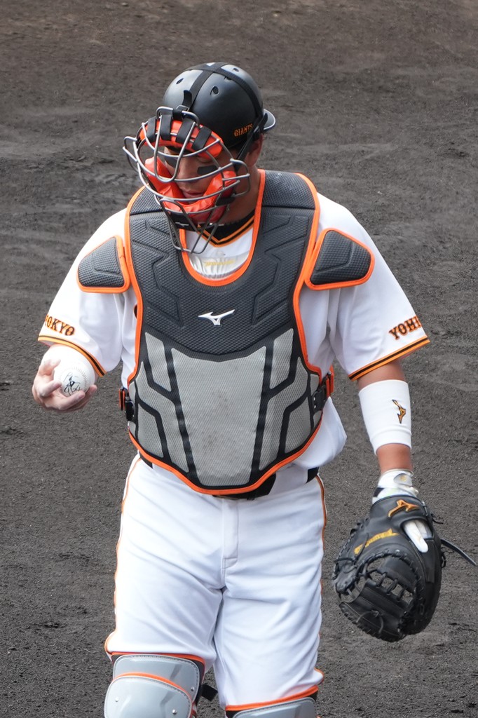 20260223那覇キャンプ 7番キャッチャー大城卓三！ サインボールを