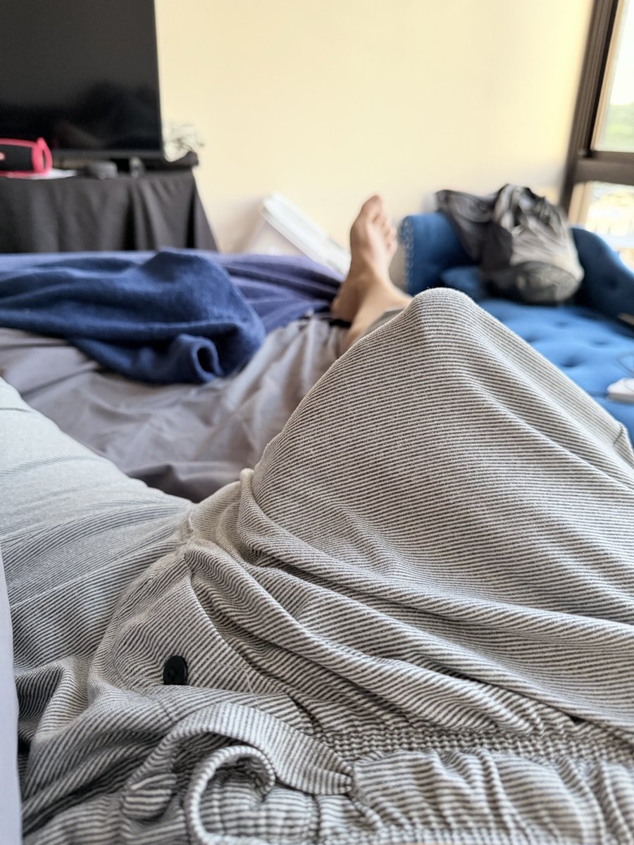 TL808XXX's tweet photo. I woke up like this….and did nothing about it 🤣 https://t.co/iq5apxpZif