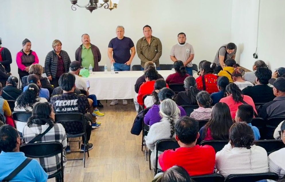 juliomoriba's tweet photo. Visitamos Tlaxiaco junto con @hectorpablo_ Agradezco a mi amigo Arsenio Sánchez quien se suma a este grupo político #MovamosOaxaca; No somos un proyecto improvisado, somos el resultado de causas compartidas, de luchas comunes y de la decisión firme de participar para transformar https://t.co/g1QdHsk6Sq
