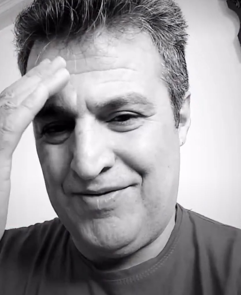 <a href="/PahlaviReza/">Reza Pahlavi</a> ما قوم و خویش هم هستیم و با کسانی که به مرز و پرچم ما احترام بگذارند، در صلح. 
شاهزاده عزیز، من تصویر این مرد بزرگ رو می‌گذارم اینجا که دیده بشه. تا ساعتی پیش از اینکه جانش رو تقدیم ایران کنه نام شما رو فریاد زد. «دو تا دختر قشنگ» هم داره که سپرد به ایران. 
 فرزند ایران و جان