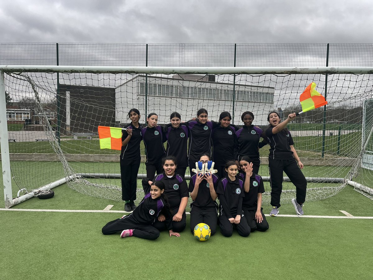 Challney Girls PE tweet media