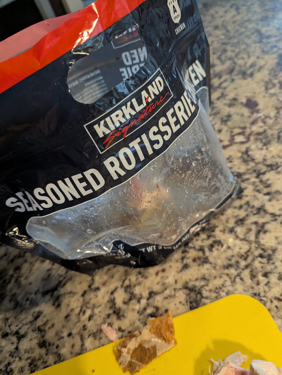 BlackNRestless's tweet photo. @Costco What is happening here? This is NOT acceptable. https://t.co/0LI1p775SC