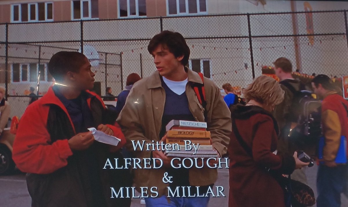 Sou só eu ou o Clark e seus amigos em Smallville parecem aquele típico trio de Power Rangers:
Clark: ranger vermelho
Negão: ranger azul
Chloe: ranger amarela
#foryou #ClarkKent #smallville