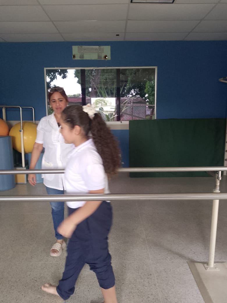 cubacooperaven's tweet photo. ¡En el corazón de la comunidad! ❤️ En Las Maricelas (#Monagas), el Dr. Danilo Biset brinda atención integral junto a nutrición y parto humanizado. Porque la salud va a donde está el pueblo. 🇻🇪🇨🇺

#CubaPorLaVida #Monagas #SaludComunitaria https://t.co/704S6i8cHH