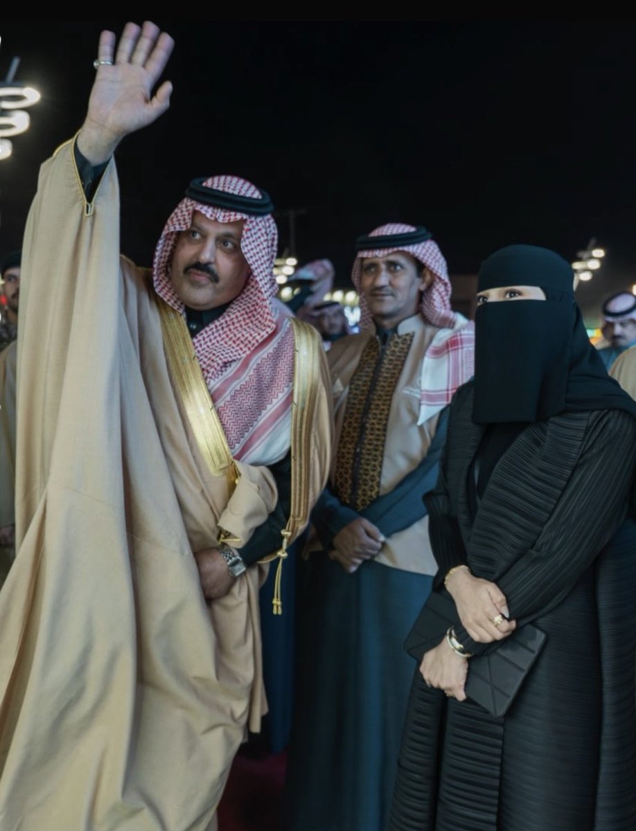 "إن حائل جميلة بذاتها”
بهذه الكلمات لخّص صاحب السمو الملكي الأمير عبدالعزيز بن سعد بن عبدالعزيز أمير منطقة حائل رؤيته مؤكدًا أن جمال حائل لا يُصنع بل يُكشف ويُبرز بالشكل الذي يليق بها 

#حائل_الأجمل  #أمانة_منطقة_حائل