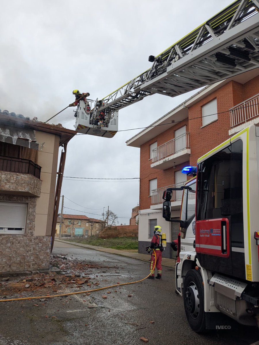 Bomberos de León tweet media