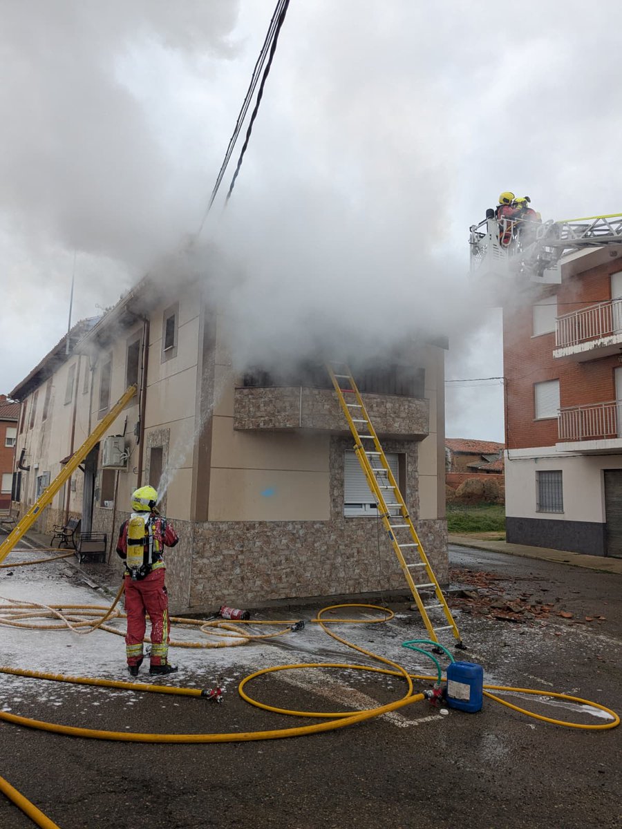 Bomberos de León tweet media