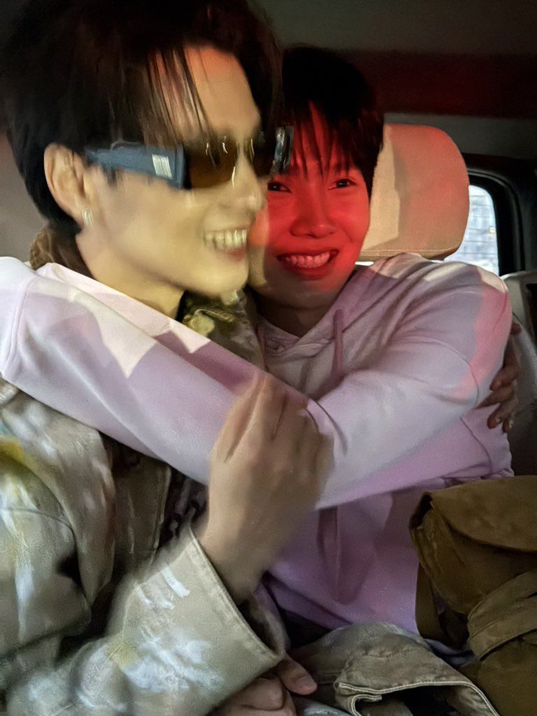 🐰🦆🤍

KENGNAMPING TO MILAN FW
#KENGNAMPINGWITHMOSCHINO