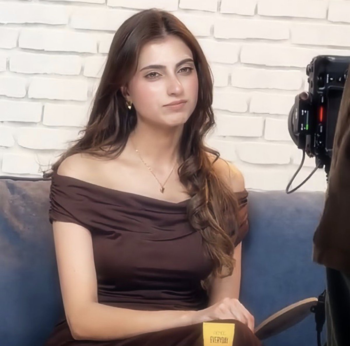 Fame didn’t make her arrogant… it made her unstoppable 👑✨ Golden soul, strong mindset.

#FarrhanaBhatt #GoldenHeartFarrhana