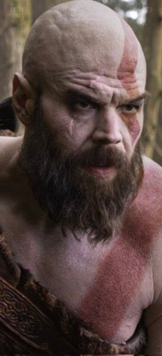 Lo que falla no es tanto la caracterización, es la actitud. Este no es el rostro de Kratos. Es una mala imagen para comenzar la promoción...