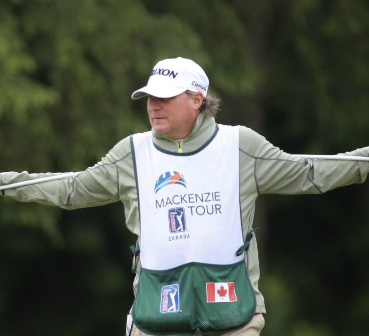 soda_ray's tweet image. Believe it or not, it’s the same #Scrub in both of these pictures. 

It’s also our latest #ScrubsInTheWild 

Pretty sure picture 1 was taken right before he stole that dented lunch pail tee marker. 

#GiveMeYourQuarters