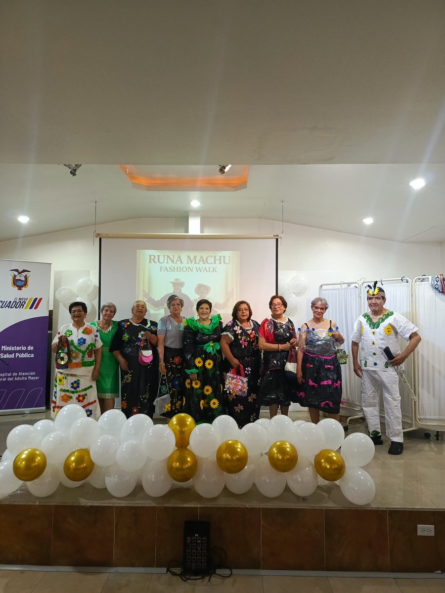 HospAdultoMayor's tweet photo. El #HAIAM impulsa el envejecimiento activo a través de iniciativas innovadoras como “Runa Machu Fashion Walk”. Nuestros adultos mayores fortalecieron motricidad, memoria y autoestima mediante el diseño y modelaje de prendas, demostrando que la creatividad y la dignidad son salud. https://t.co/AptC1oMviI
