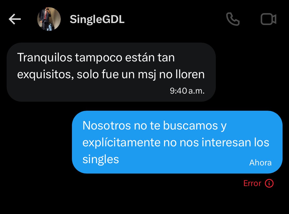 Perfil: “NO singles, gracias”  
Él: manda DM  
Nosotros: “perfil dice no singles”  
Él: “qué amargadas” → se ofende,         
insulta y bloquea  

10/10 lógica impecable 

El nivel de lectura y madurez 😂