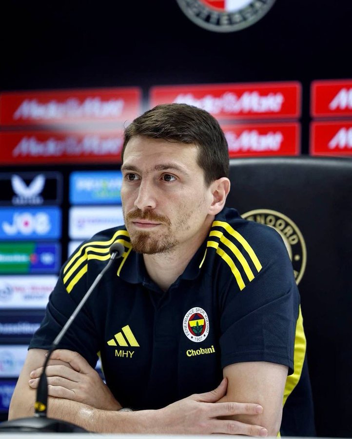 "İsmail Yüksek en az 3 kez faul yapar" bahsinin 15 kez oynandığı ve bahsin tuttuğu belirlendiğine ve bu bahsi oynayanlar tutuklandığına göre <a href="/Fenerbahce/">Fenerbahçe SK</a> 'nin bahsi kazandıran oyuncusu İSMAİL YÜKSEK neden tutuklanmadı acaba?