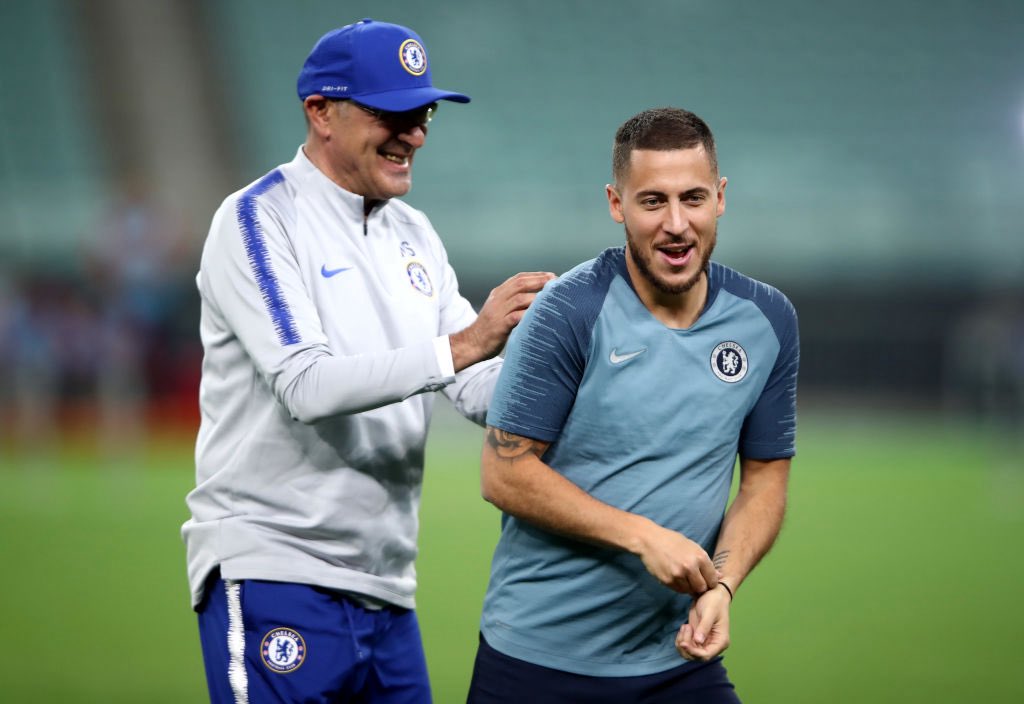 CFCUruguay's tweet photo. 💙🏆 Atentos a estas palabras de Eden Hazard para con Maurizo Sarri en su etapa en Chelsea:

“Sarri es un entrenador increíble. Como equipo, como jugador, a menudo quieres jugar para tu entrenador. Y habíamos hecho una temporada maravillosa con algunos problemas aquí y allá. 

Luego llegó la final de la Europa League, contra el Arsenal. Un derbi, en la final. Y todos queríamos ganar para nosotros en primer lugar. Luego para nuestras familias, para nuestros hijos. Para el personal, y para los muchos aficionados del Chelsea que habían viajado hasta Bakú. 

Jugamos un partido increíble. Lo logramos e inmediatamente le dimos la copa a Sarri, estaba muy contento. Cuando vas a estos clubes aceptas la presión de tener que ganar trofeos. Sarri, el día antes del partido, estaba muy tenso. 

Era su primera final europea, contra el Arsenal. No es fácil. Al final del partido, cuando ganamos la copa, lo vi observar con profundidad la medalla. Y de repente, estaba mucho más feliz por él que por mí... ¡también porque ya tenía una medalla! Fue una gran noche.”