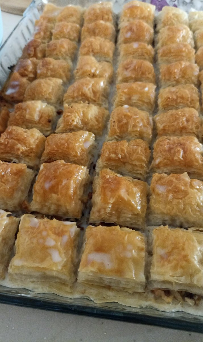 BetulHasrin's tweet photo. Geleneksel baklavaya saygımız sonsuz ama soğuk baklava başka bir seviye.. https://t.co/Zm71nSspic