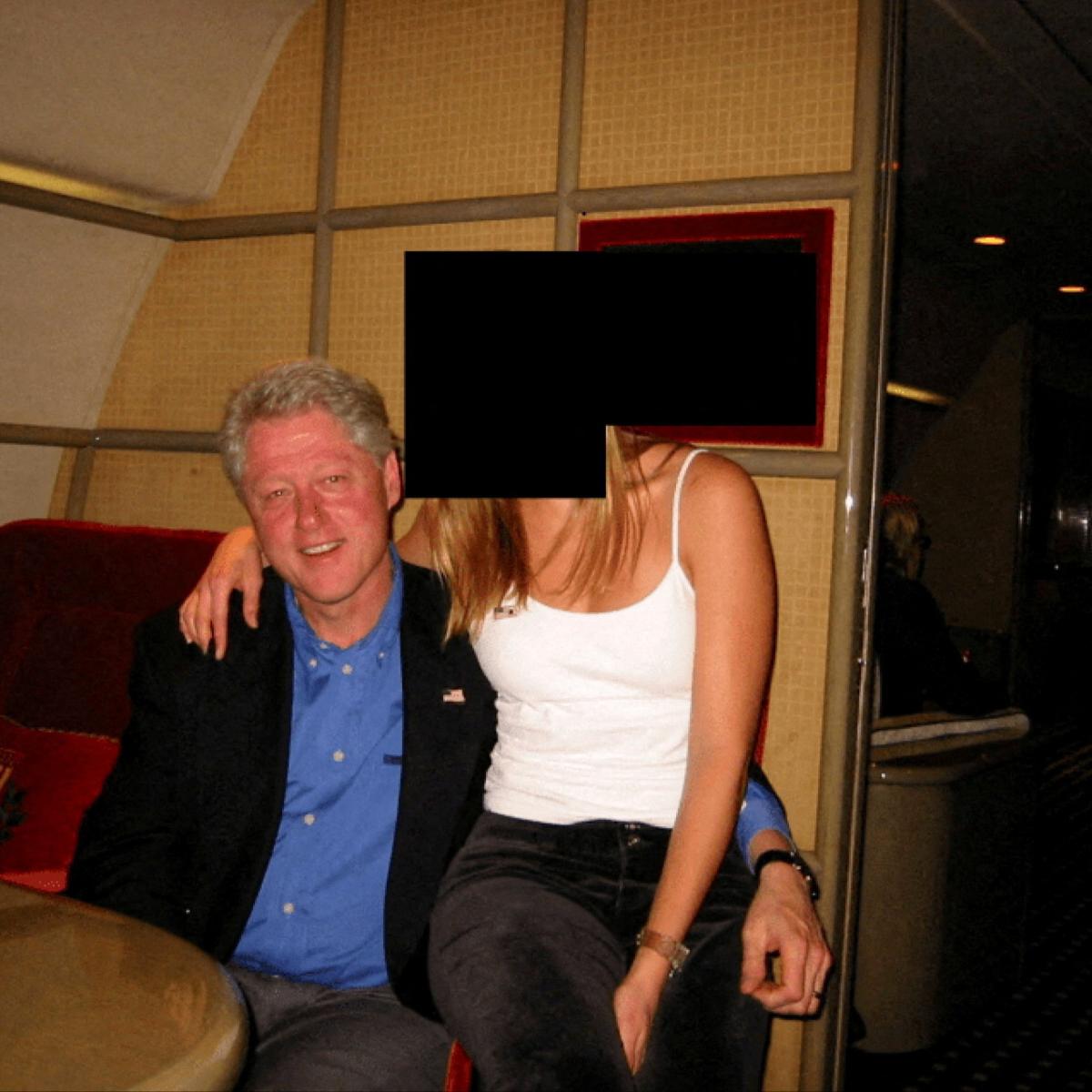 LangmanVince's tweet photo. Bill Clinton in regards to Jeffrey Epstein: "I saw nothing that every gave me pause" 

Also Bill Clinton 👇 https://t.co/49HdXb4HAs