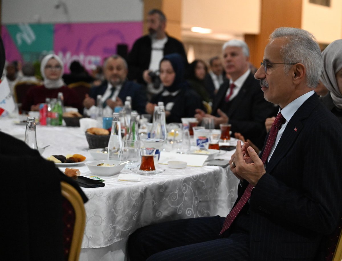 a_uraloglu's tweet photo. 📌 Geleneksel BTK Akademi iftar soframızda, teknolojinin ışığını kardeşliğin manevi iklimiyle harmanladık. 

Milli İrade Uluslararası Kız Anadolu İmam Hatip Lisesi’nden parlayan gençlerimiz ile kıtalara sığmayan gönül bağlarımızın elçisi uluslararası öğrencilerimizi ağırlamanın gururunu yaşadık. 

Yarının dijital kodlarını yerli ve milli bir şuurla yazacak fidanlarımızın enerjisiyle, Türkiye Yüzyılı vizyonumuzu zirveye taşıma kararlılığımızı bir kez daha tazeledik.

Rotamız belli, hayallerimiz küresel; sınır tanımayan bir güçle istikbale imza atıyoruz.

#TürkiyeHızlanıyor 🇹🇷