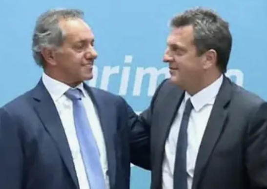 Pasan los años, pasan los gobiernos, pasan los jueces... Se odian entre sí, se pelean, fingen buena onda, se hacen operaciones, negocian, se mandan mensajes, pero ninguno cae. Respetan algunos límites para no terminar como Cristina. 

Scioli y Massa. Qué misterio, ¿no?