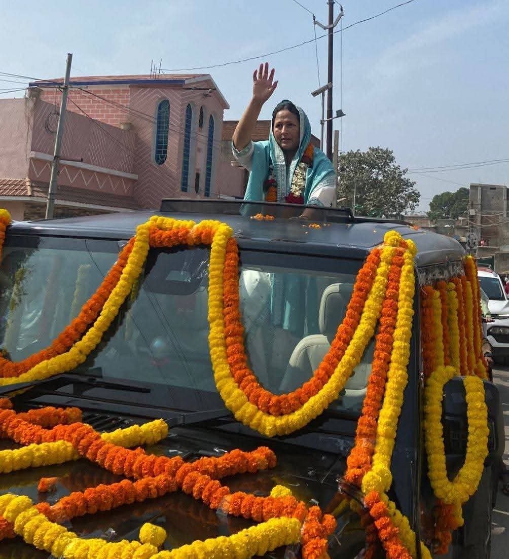 <a href="/INCIndia/">Congress</a> के वरिष्ठ नेता, झारखंड प्रदेश कांग्रेस कमेटी के सचिव, मधुपुर के पूर्व नगर परिषद अध्यक्ष और विधानसभा प्रत्याशी श्री फ़ैयाज़ क़ैसर जी की मजबूत जनविश्वास की नींव पर उनकी बहन दरख़्शाँ परवीन ने मधुपुर नगर परिषद से ऐतिहासिक जीत दर्ज कर कांग्रेस का परचम फिर लहराया। ✋🎉🇮🇳