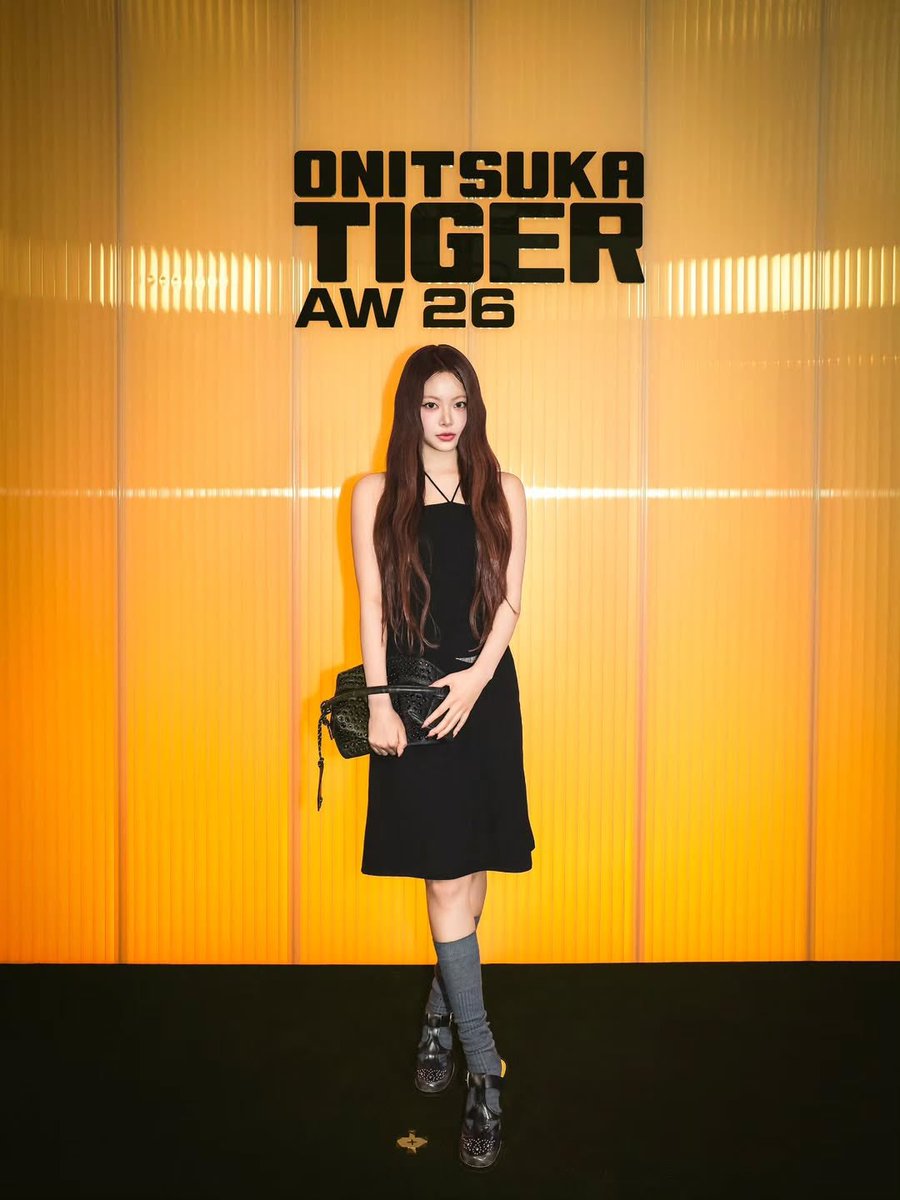 antimomoh12's tweet photo. Let's keep doing this 
FEARNOTs, there are 3 days of tracking left for the Milan Fashion Week EMV let's increase it before the end by replying with the tags
HONG EUNCHAE FOR ONITSUKA TIGER MFW
#EUNCHAExOnitsukaTigerAW26
#EUNCHAExOnitsukaTiger #MFW
#HONGEUNCHAE #OnitsukaTigerAW26 https://t.co/TIOHnmRFw8