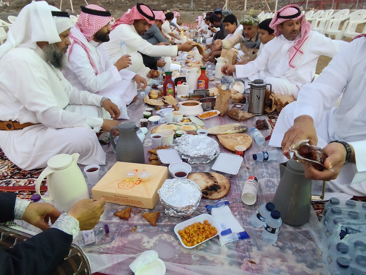 AlsalmaActivity's tweet photo. أقام مركز النشاط الاجتماعي بآل سلمى إفطار رمضاني جماعي بحضور
 شيخ الشمل/بندر محمد سالم السلمي 
ورئيس مركزالأستاذ/ضيف الله يحيى السلمي
  وبمشاركة عدد من الأعضاء والوجهاء.
تقبل الله منا ومنكم صالح والأعمال والأقوال https://t.co/aC3KBHc5Pj