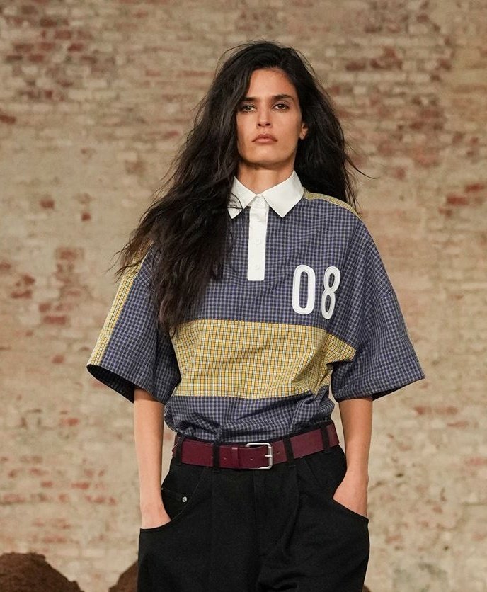 YouAreMyBezoar's tweet photo. Moschino Fall 26 https://t.co/us7CKvdIGa