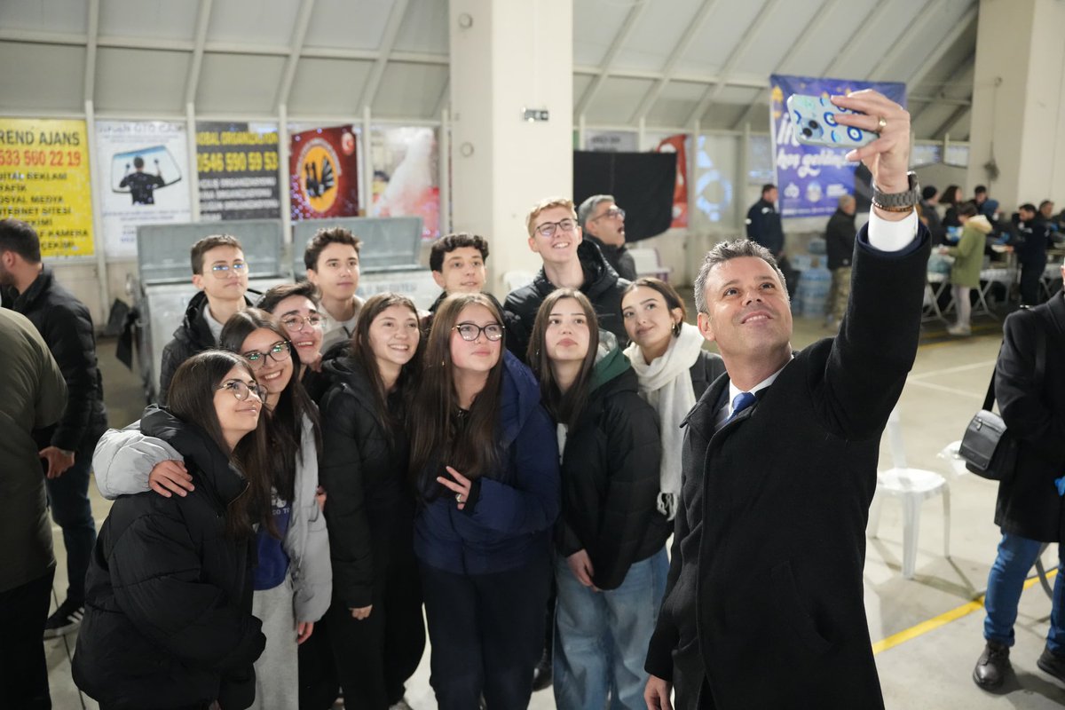 Bu akşam Atakent Kapalı Pazar Yeri’mizde kurduğumuz iftar sofrasında kıymetli hemşehrilerimizle bir araya gelerek orucumuzu hep birlikte açtık. 🙏🏻

Ramazan ayının bereketi, huzuru ve paylaşmanın mutluluğu sofralarımızdan, gönüllerimizden hiçbir zaman eksik olmasın. 🌙✨