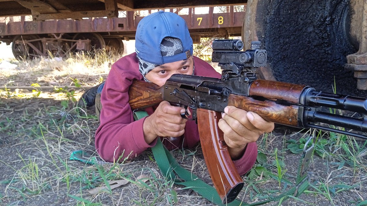 🇨🇺 #EjercicioTáctico en Managuaco. Brigadas de Producción y Defensa listas para enfrentar cualquier agresión. Entrenamiento con armamento, minas y explosivos para defender a nuestro pueblo y garantizar su vitalidad. La #GuerraDeTodoElPueblo se fortalece en #Cienfuegos #FARCuba