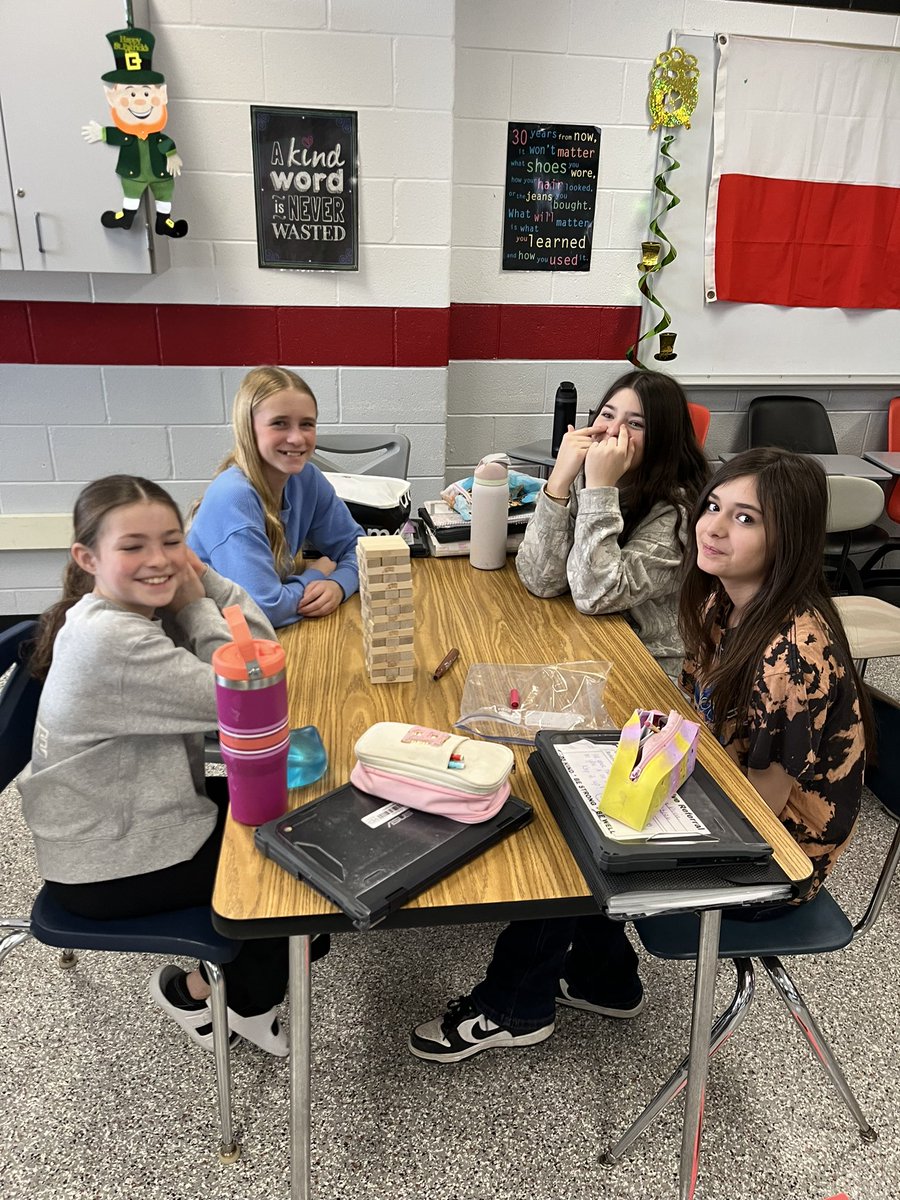 Lauren Lysy tweet media