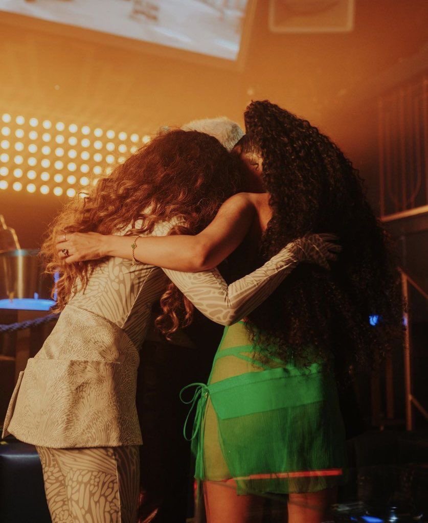 trixasomptme's tweet photo. Little Mix making history as the first girl group to have ALL members debut in the Top 3 on the Official UK Albums Chart.
Even on hiatus, they set the standard. 💚 https://t.co/fZCBD0SMwq