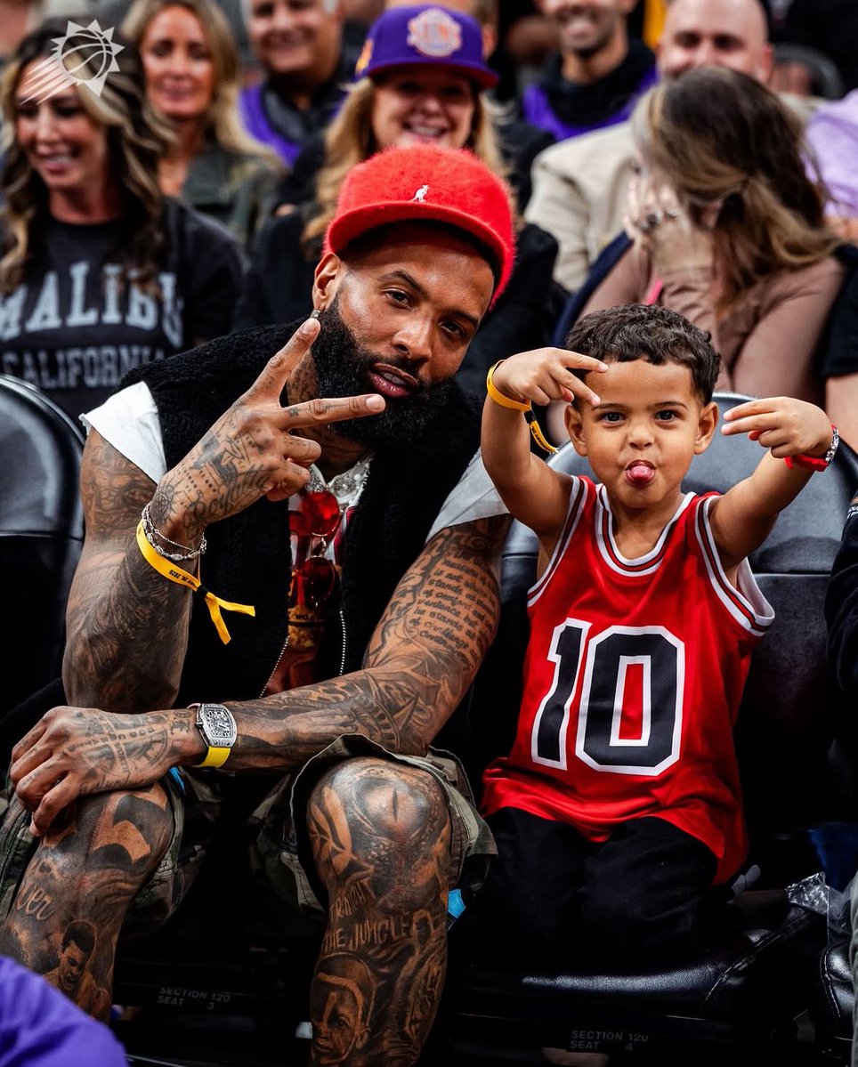 wavecheckers's tweet image. Odell &amp;amp; his son at the Phoenix Suns game 🏀