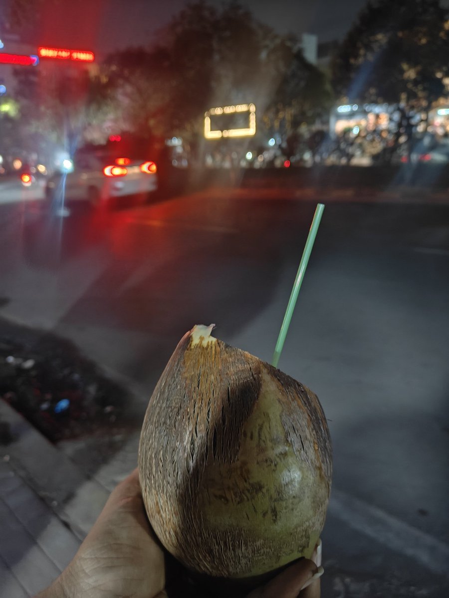 Day-(57/365)

>3L of water 
>Had coconut water twice 🥰

Good day 🥰