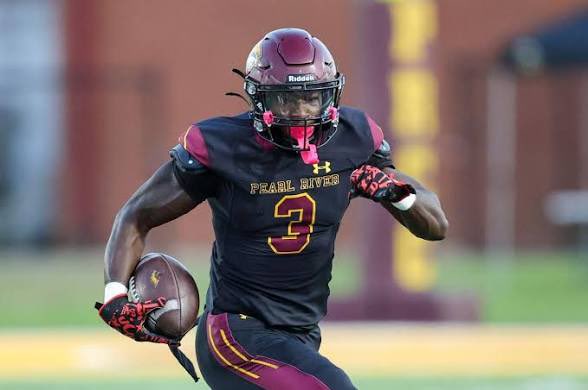 KendallMor93358's tweet photo. After a great conversation with @CoachSmith_PRCC I’m Grateful to receive my first  official offer from PRCC Football. Thank You Lord🙏🏾@JohnFeaster18 @ColbyMozee88 @coachsethrugg @MrCWilson85 @CoachKubicki @PRCHS_FB @CoachNateWade1 https://t.co/eguywjpHjS