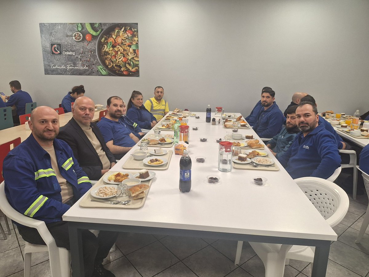 İFTAR PROGRAMI… 

Şube Başkanımız İsmail ÇİÇEK AUTOLİV CANKOR  işyerimizde Çalışan Üyelerimizle birlikte iftarlarımızı açtık.İftar sonrası üyelerimizde sohbet ettim