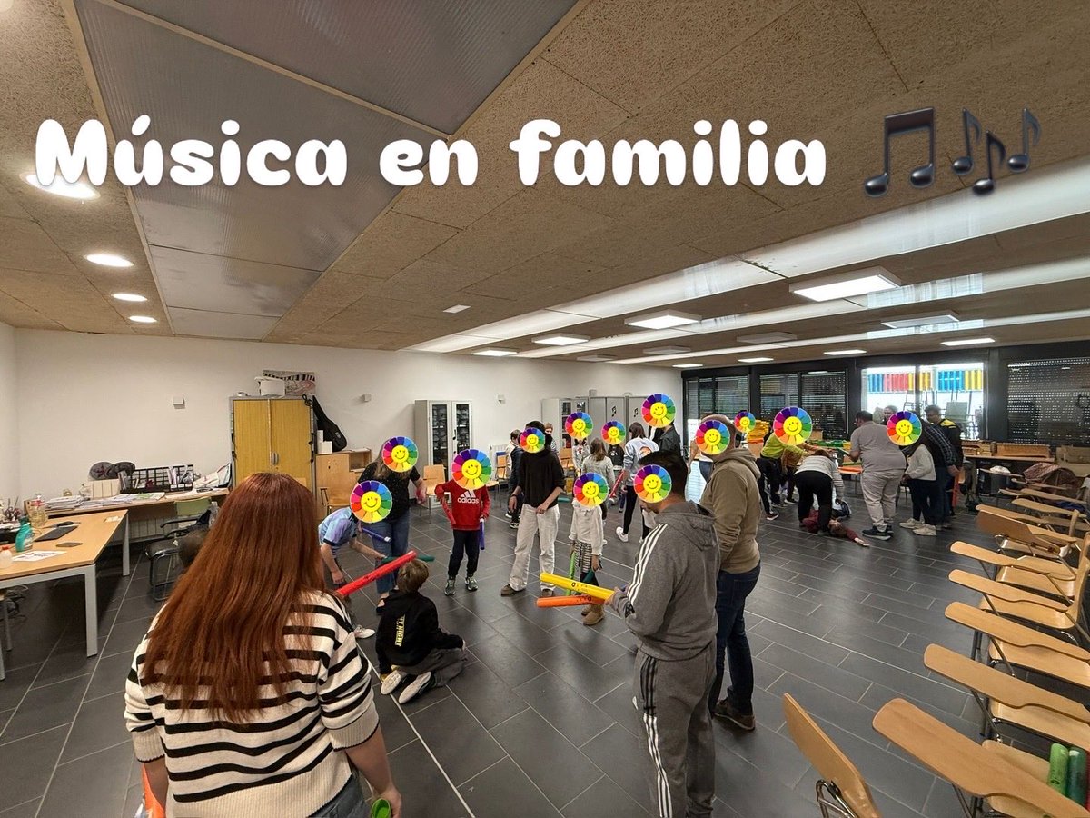 ceipkantica's tweet photo. Estos días disfrutamos de las Clases de música en familia, padres, madres, abuelos… al mismo ritmo con las profes Soraya y Virgina. #yosoydelkantica #juntosesmejor #centrosbits @educacyl
https://t.co/koCPf7iszh https://t.co/2Ziz8qiuN7