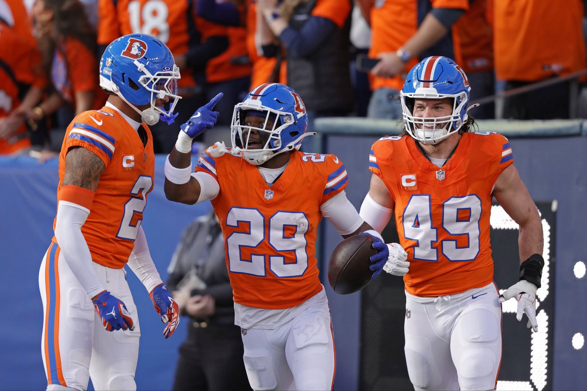 DNVR_Broncos's tweet photo. Ja’Quan McMillian was the only DB in 2025 with:

- multiple sacks
- multiple interceptions
- multiple forced fumbles
- 5+ tackles for loss 

The last DB with those stats: Ja’Quan McMillian (2023)

🤯 https://t.co/OhjPBJSZX0