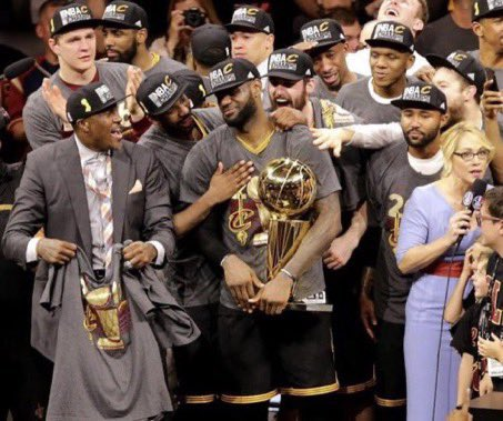 FastbreakHoops5's tweet photo. Best NBA season of all time 💯 https://t.co/kynB8A1GVv