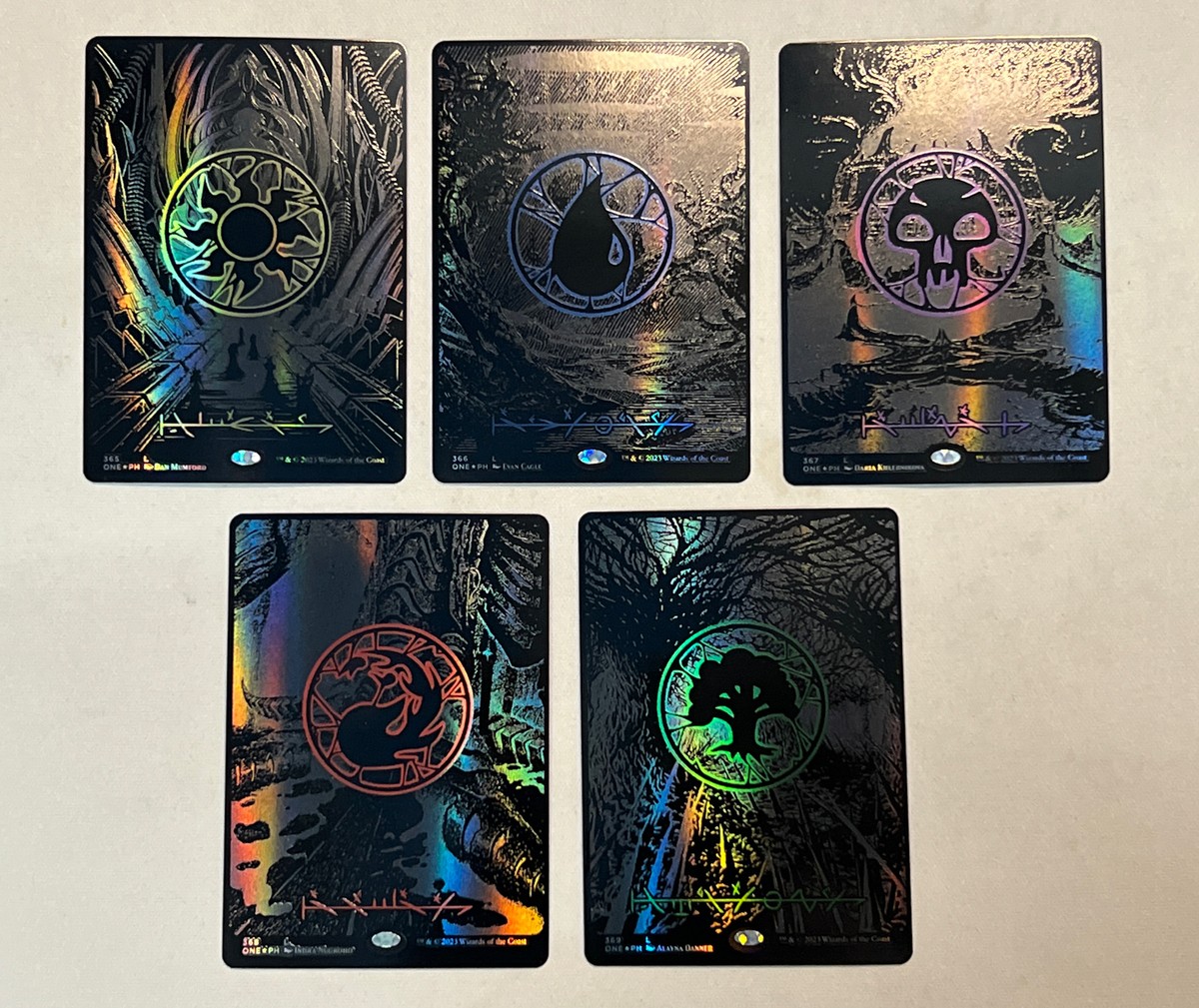 TSamitier's tweet photo. @cartonardos Soy una mujer de costumbres. Phyrexian de entre semana y Phyrexian foil con brillis brillis para los findes de gala ✨ https://t.co/zvt93oYFCU