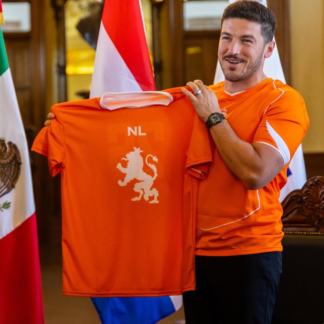 samuel_garcias's tweet photo. SÍMBOLOS EN LA FOTO:
NL, Nuevo, LEÓN, Naranja, mundial, FIFACerveza, Fútbol, Fan Fest, Goles, Fiesta, Récord, 4to Juego 👊👊🇲🇽🧡⚽️🦁
Mega LIKE 👍👍👍 Comparte / DIFUNDE
104 días para el MUNDIAL https://t.co/8wO581otbq