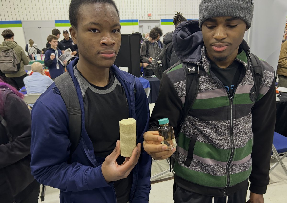 OHNaturalEnergy's tweet photo. Yesterday, we were at both @EFCTS and Wildwood Environmental Academy! 

We shared career opportunities in oil and gas, made lip balm, and showed students geological fossils. https://t.co/L5ZpAHivgI