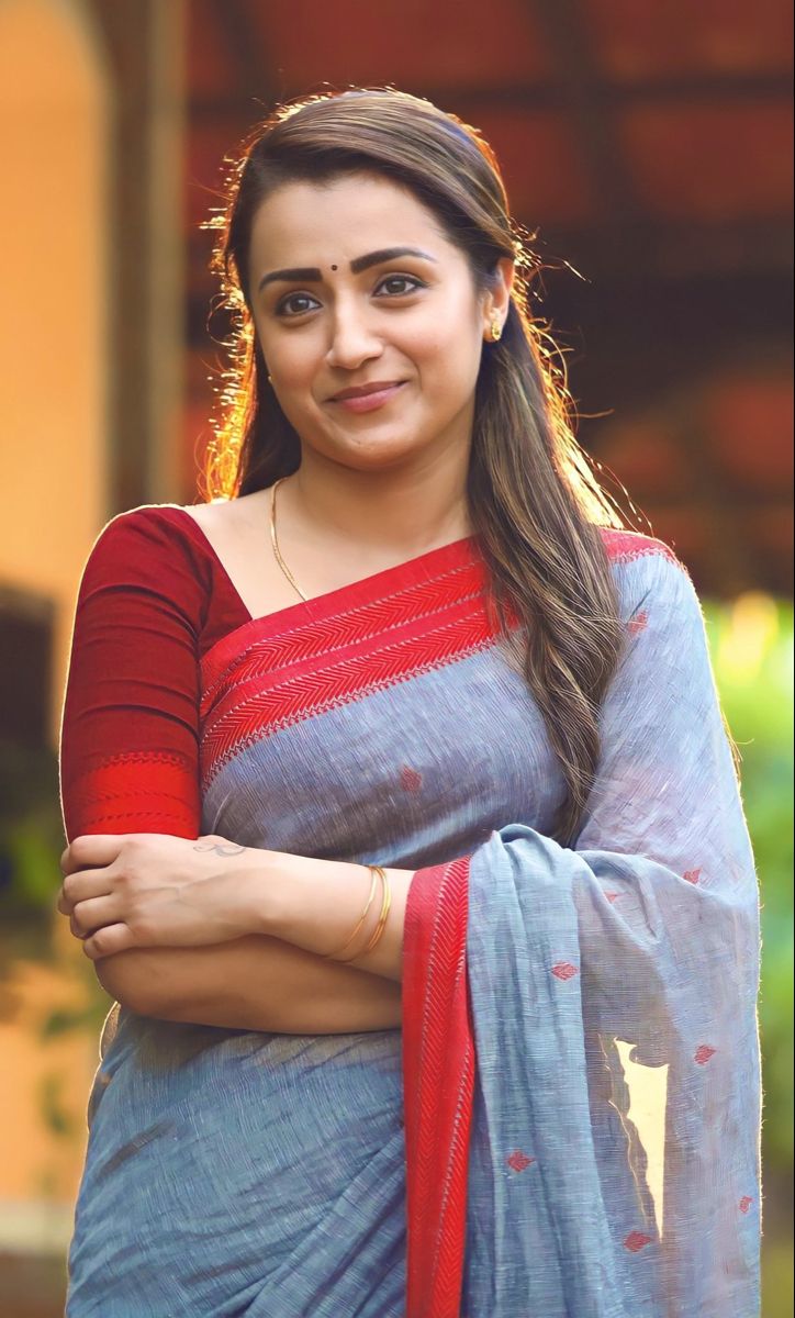 Even if the world is against #Vijay,

Don't worry #Trisha will stand against the world!! 😂😂