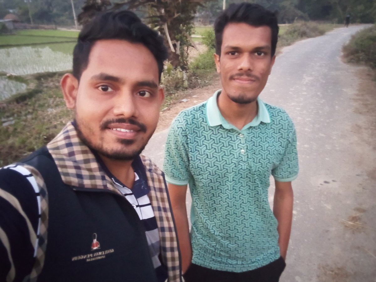 samic36's tweet photo. Me and cousin https://t.co/Rb7UhDO7iM